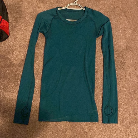 Lululemon swiftly tech tops (set of 4) - Picture 3 of 5